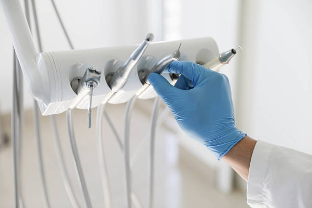 Professional Tooth Extraction technician working in Clinton, AR